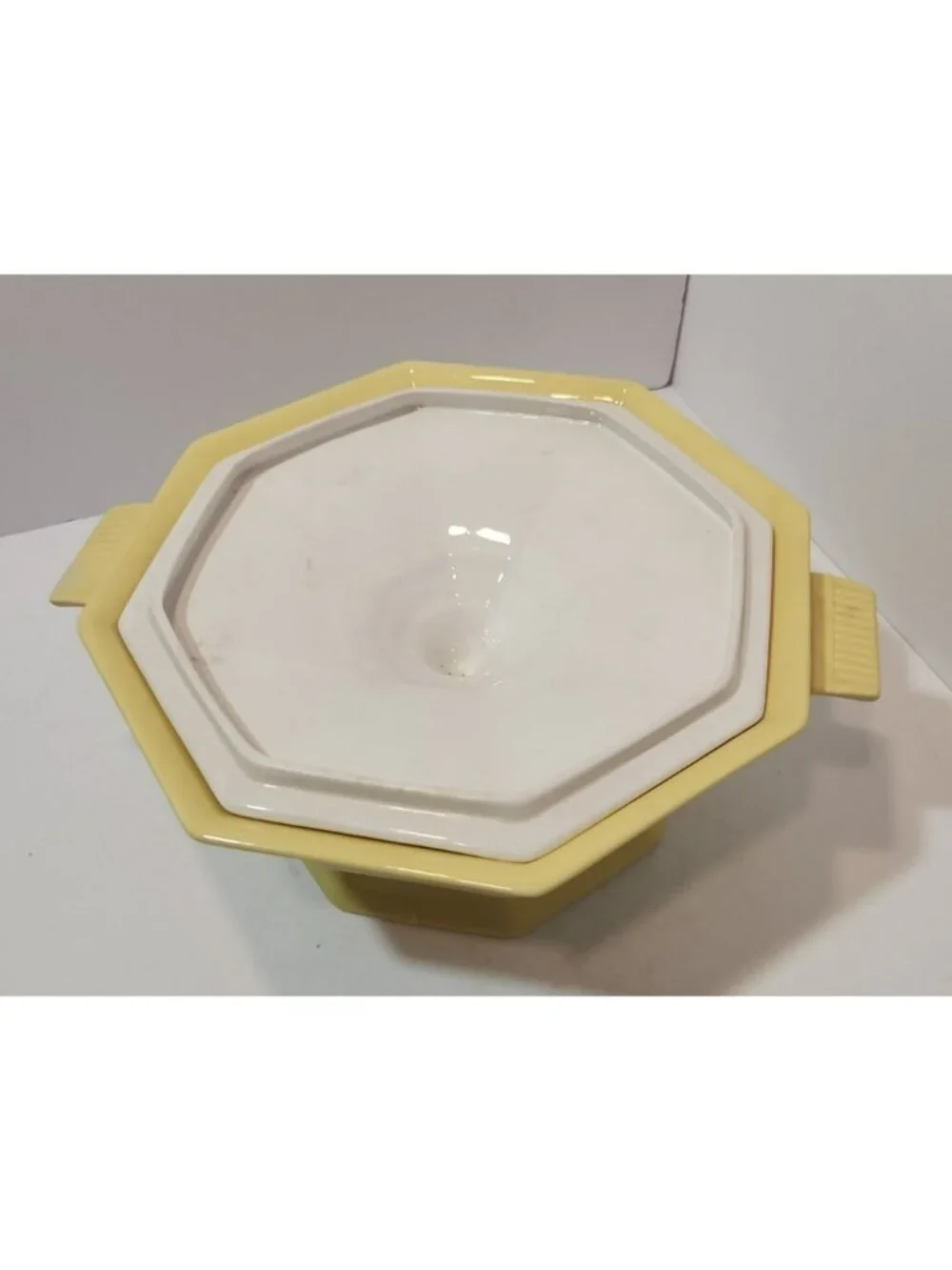 Vtg Independence Ironstone Daffodil Yellow Covered Serving Bowl/Casserole
